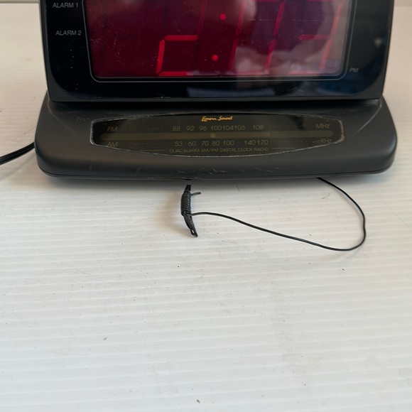 Black Lennox Sound Alarm Clock AM FM Radio CR-773 Digital w/ Large Display - Picture 2 of 8